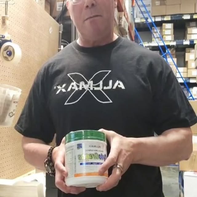 Bucked UP: Mini Pill Container - In Action | Nutrastop