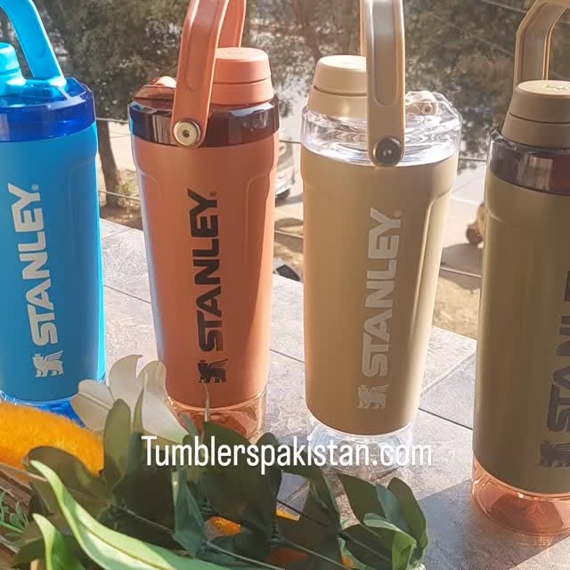Inspired Nutra | Perfect Shaker Cup (Black/Blue) - In Action | Nutrastop