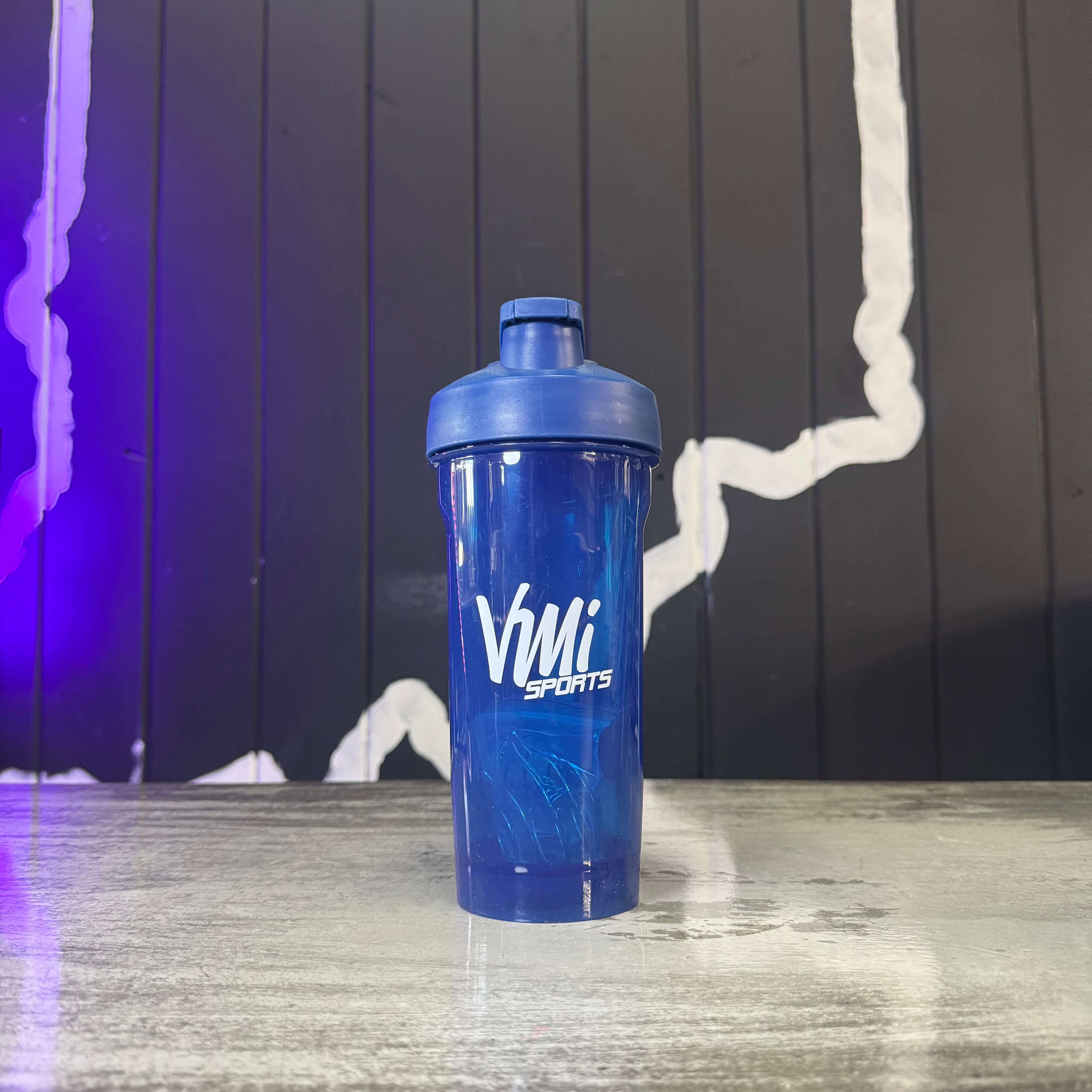 VMI | Shaker Cup | Transparent Blue - In Action | Nutrastop